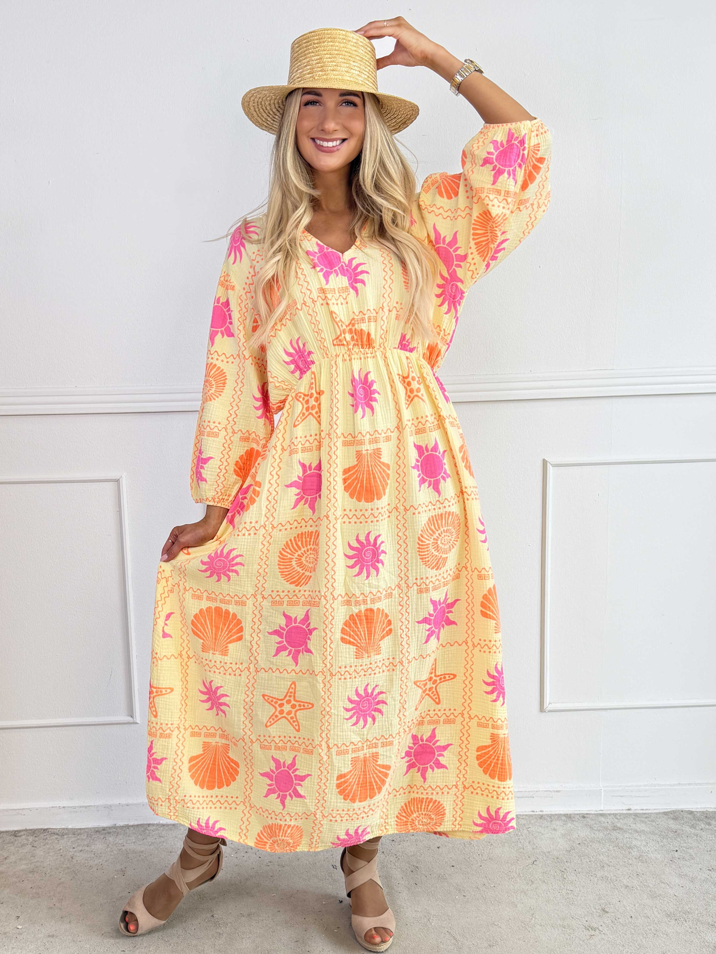 Jasmin - Lang plus size kjole i blød musselinstof med farverige motiver